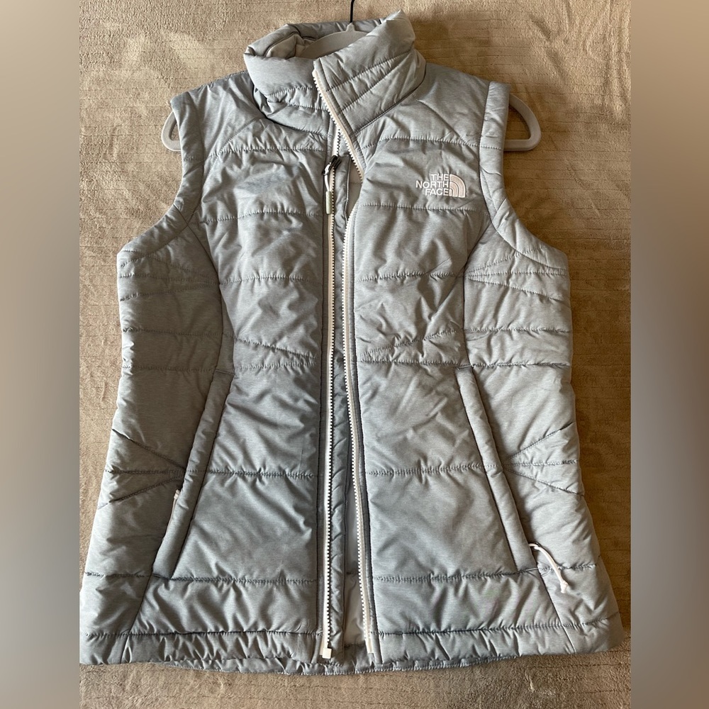 Like new EUC The North Face Medium Women’s puffer vest, grey and white